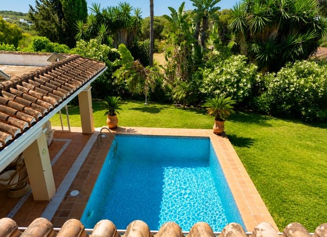 4 sypialnia Willa na sprzedaż w Elviria, Marbella z basenem garażem - 1 600 000 € (Ref: 9892597)