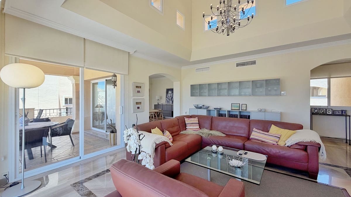 4 Zimmer Penthouse zu verkaufen in Elviria mit Pool Garage - 15.750.000 € (Ref: 9892917)