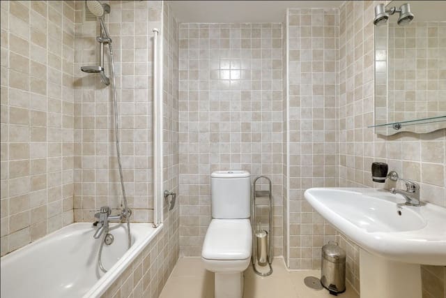 2 bedroom Apartment for sale in La Reserva, Marbella with pool garage - € 289,900 (Ref: 9893597)