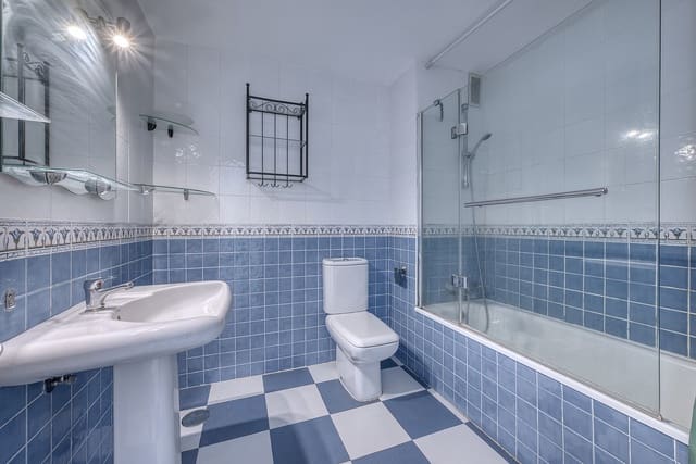 2 bedroom Apartment for sale in La Reserva, Marbella with pool garage - € 289,900 (Ref: 9893597)