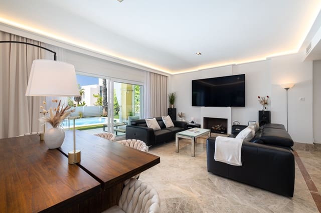 4 soveværelse Villa til salg i Santa Clara, Marbella med swimmingpool garage - € 1.495.000 (Ref: 9894759)