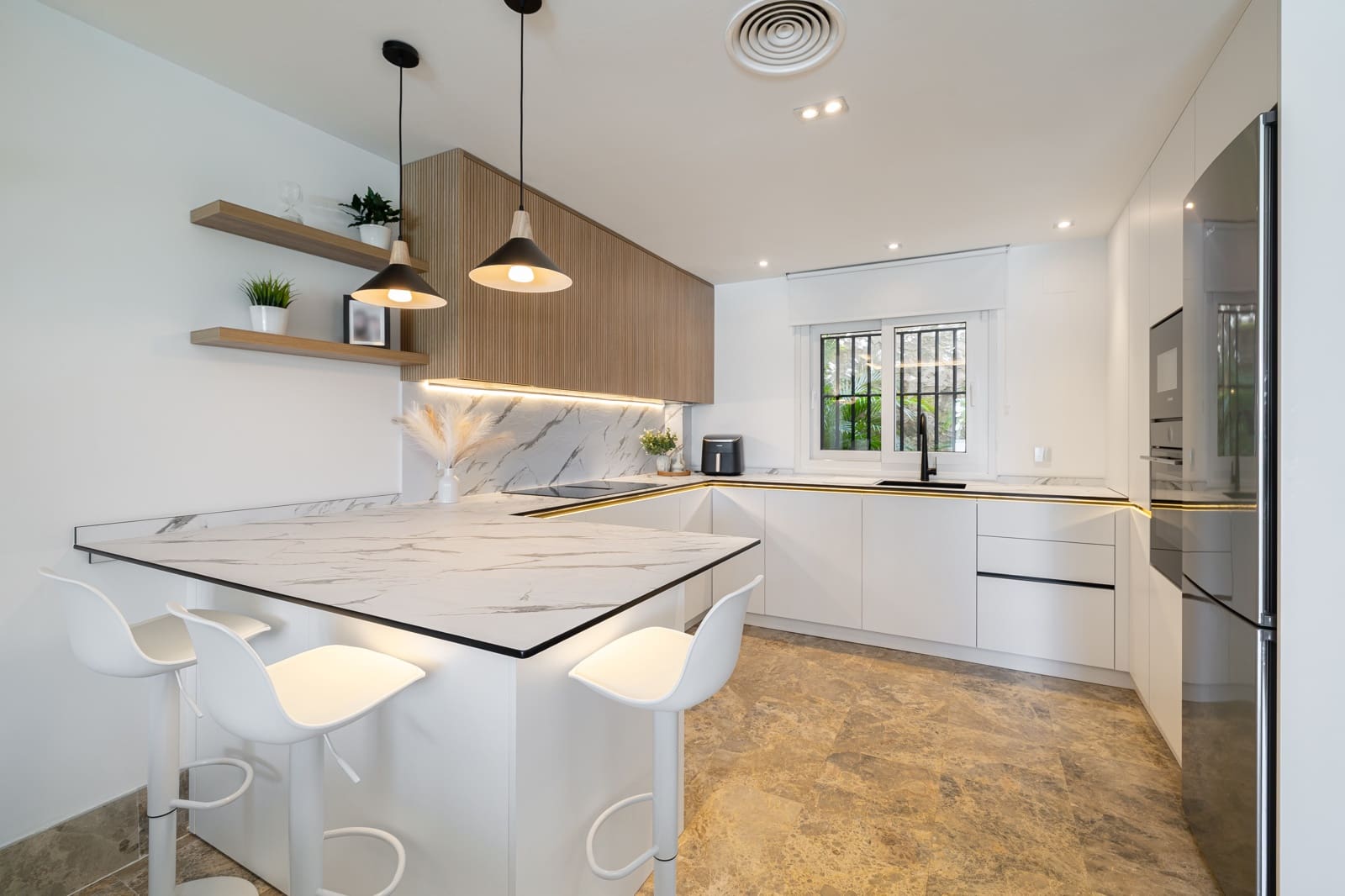 4 soveværelse Villa til salg i Marbella med swimmingpool garage - € 1.495.000 (Ref: 9894759)