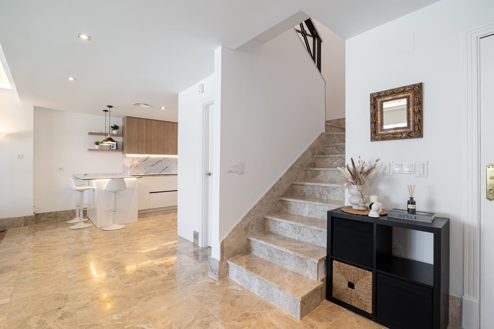4 soveværelse Villa til salg i Marbella med swimmingpool garage - € 1.495.000 (Ref: 9894759)