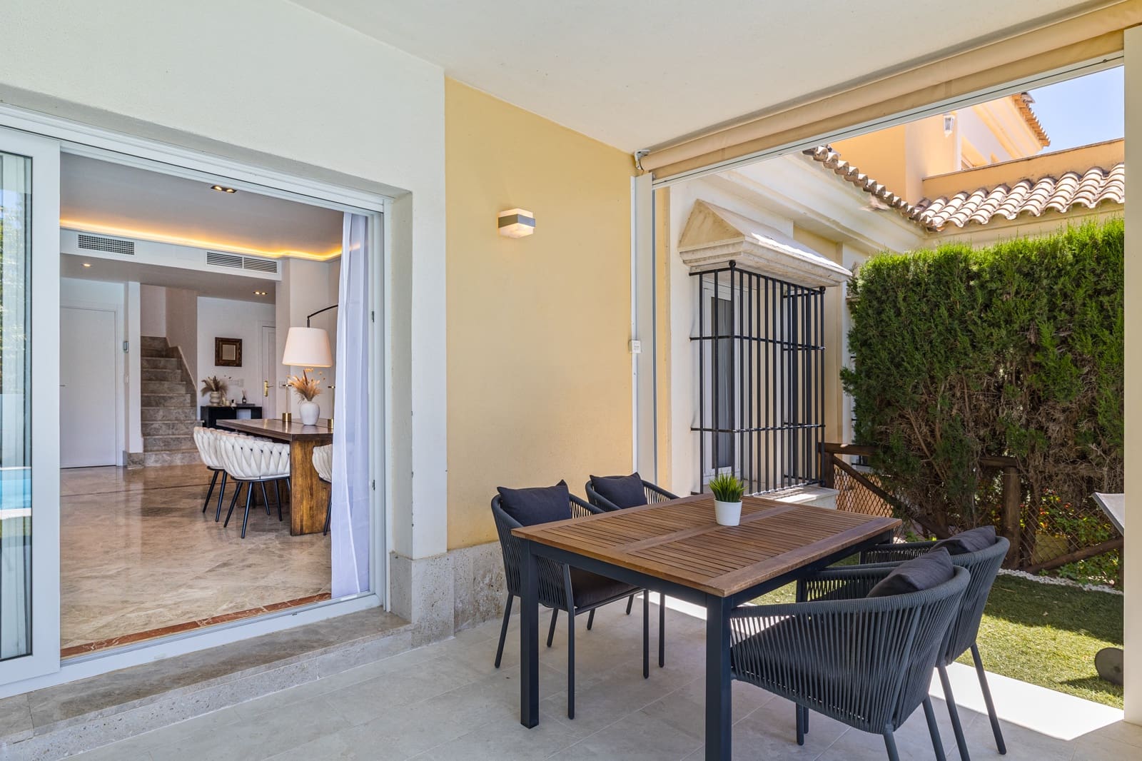 4 soveværelse Villa til salg i Marbella med swimmingpool garage - € 1.495.000 (Ref: 9894759)