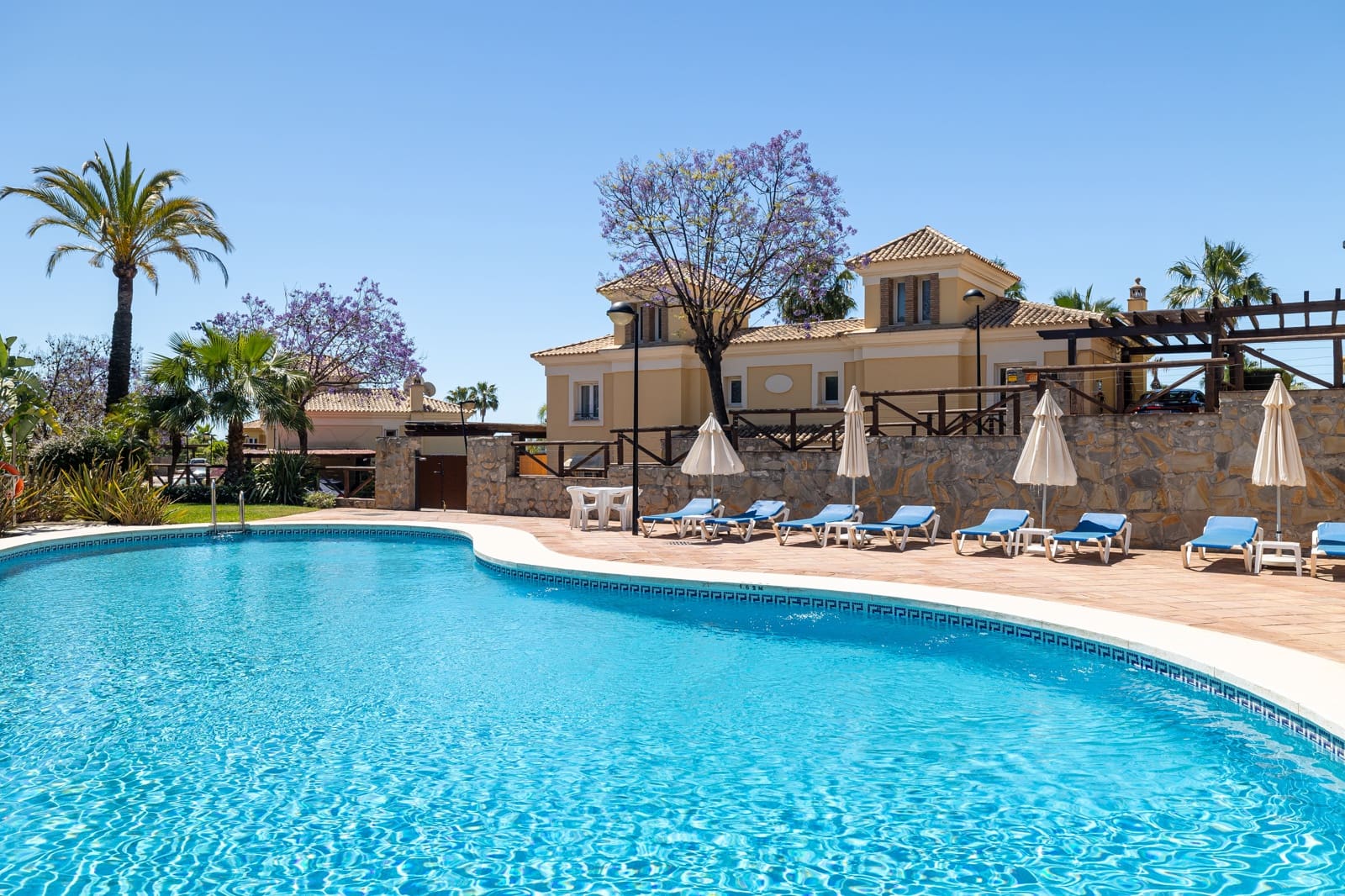 4 soveværelse Villa til salg i Marbella med swimmingpool garage - € 1.495.000 (Ref: 9894759)