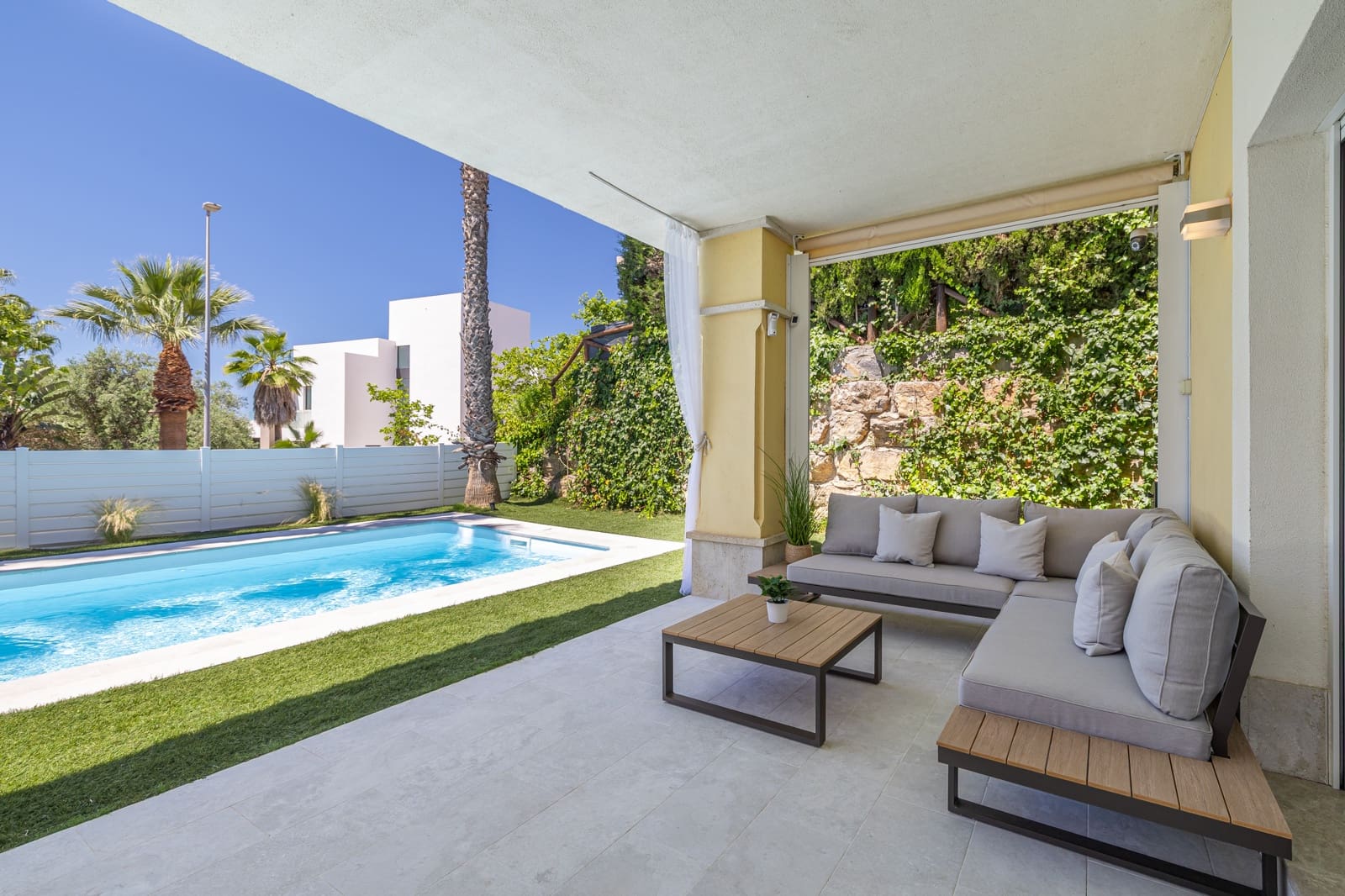 4 soveværelse Villa til salg i Marbella med swimmingpool garage - € 1.495.000 (Ref: 9894759)