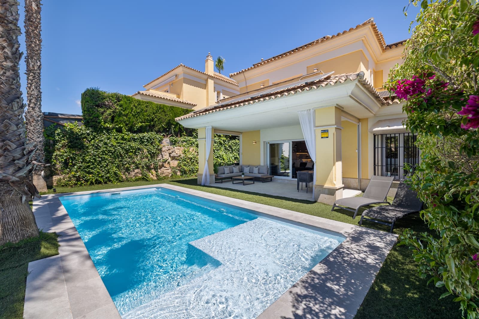 4 soveværelse Villa til salg i Marbella med swimmingpool garage - € 1.495.000 (Ref: 9894759)