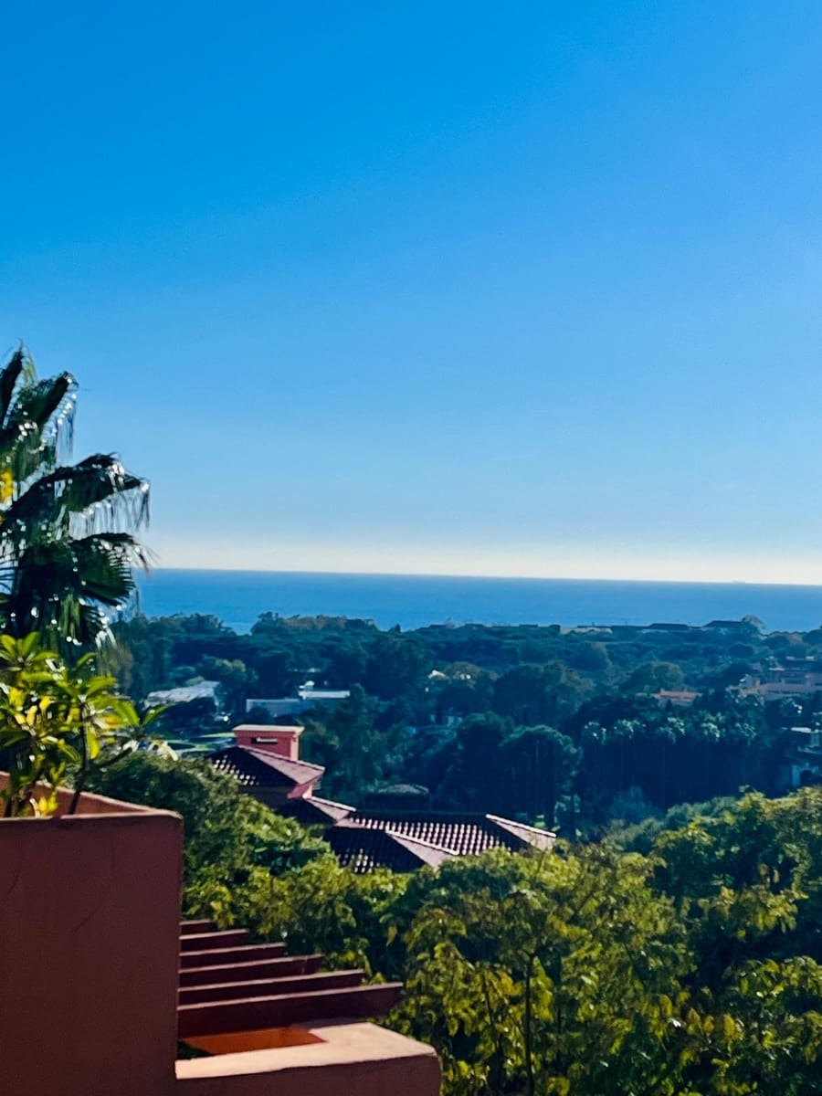 2 makuuhuone Kattohuoneisto myytävänä paikassa Elviria mukana uima-altaan - 435 000 € (Ref: 9928046)