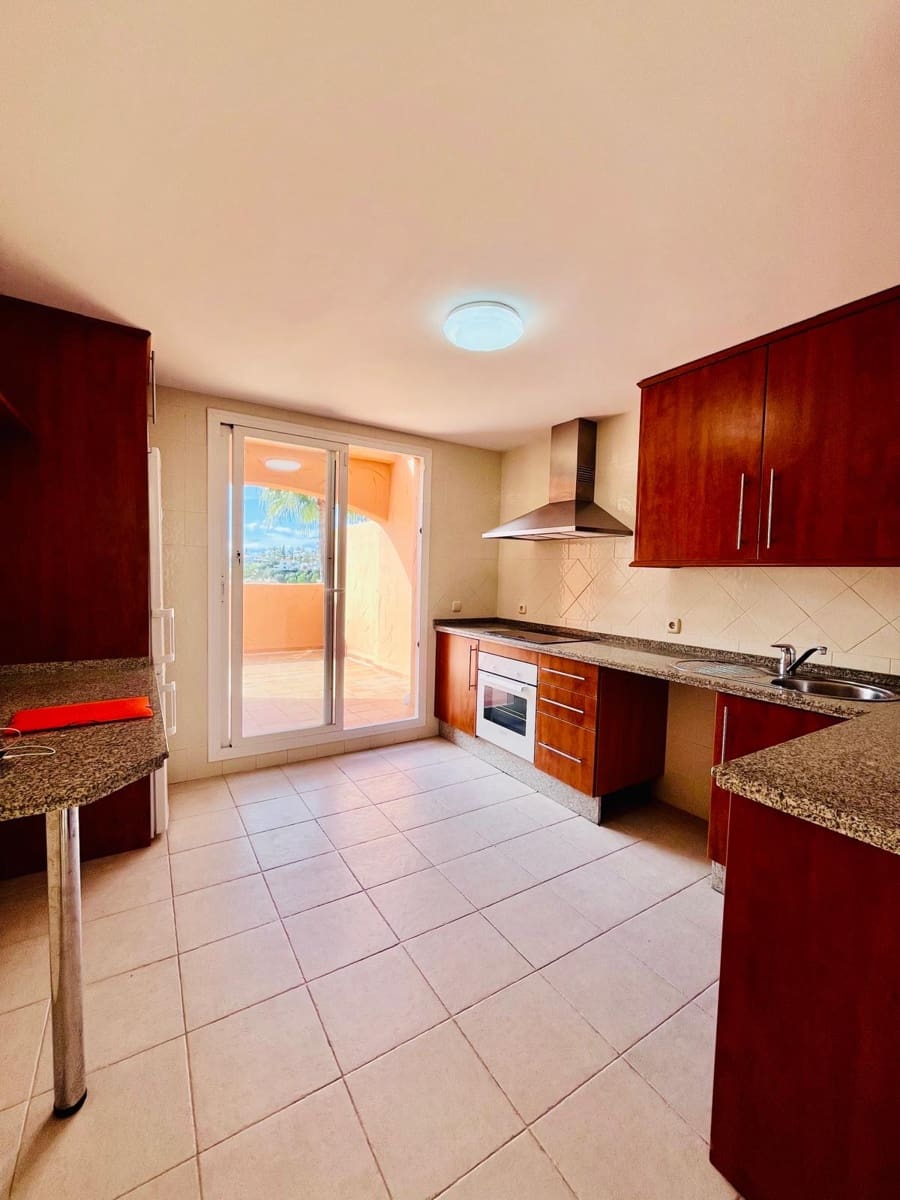 2 makuuhuone Kattohuoneisto myytävänä paikassa Elviria mukana uima-altaan - 435 000 € (Ref: 9928046)