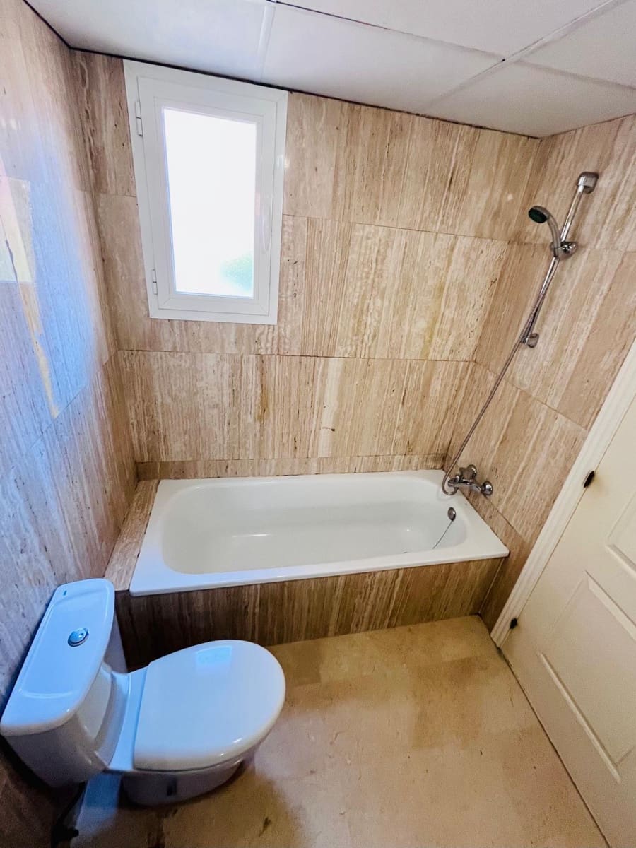 2 makuuhuone Kattohuoneisto myytävänä paikassa Elviria mukana uima-altaan - 435 000 € (Ref: 9928046)