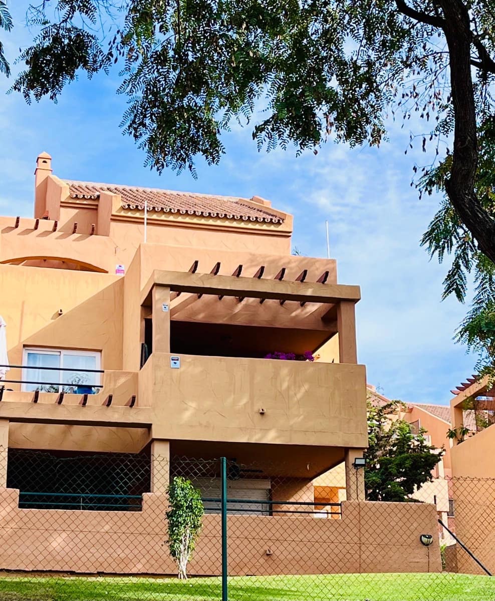 2 makuuhuone Kattohuoneisto myytävänä paikassa Elviria mukana uima-altaan - 435 000 € (Ref: 9928046)