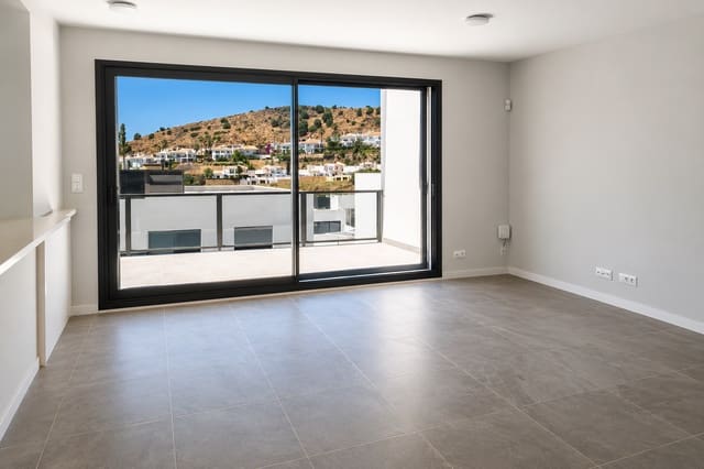 3 soveværelse Semi-Rækkehus til salg i Mijas Costa, Mijas med swimmingpool garage - € 630.000 (Ref: 9938451)