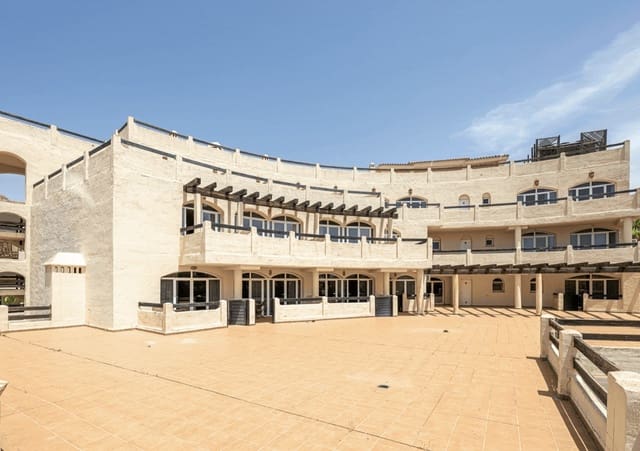 36 soveværelse Virksomhed til salg i Estepona med swimmingpool garage - € 7.500.000 (Ref: 9945954)