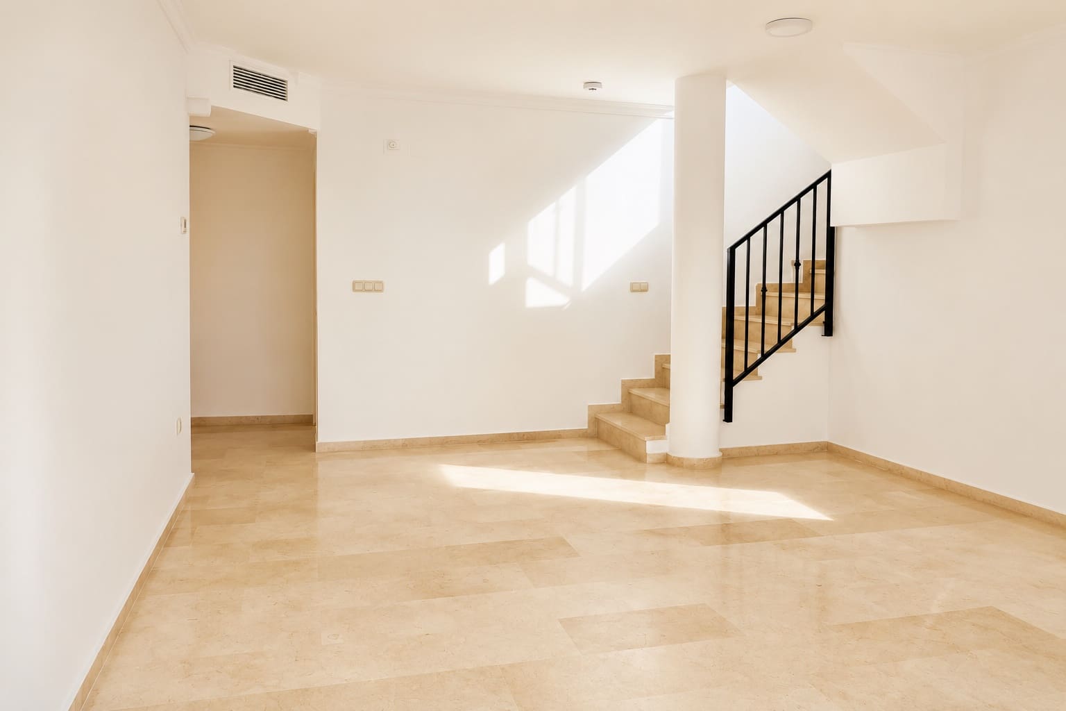 2 soveværelse Penthouse til salg i Elviria med swimmingpool garage - € 420.000 (Ref: 9958239)