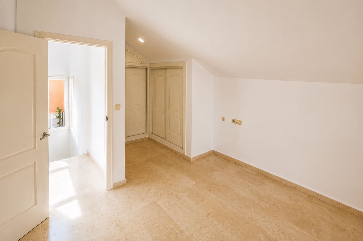 2 soveværelse Penthouse til salg i Elviria med swimmingpool garage - € 420.000 (Ref: 9958239)