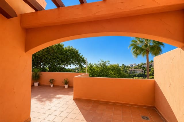 2 soverom Penthouse til salgs i Elviria, Marbella med svømmebasseng garasje - € 420 000 (Ref: 9958239)