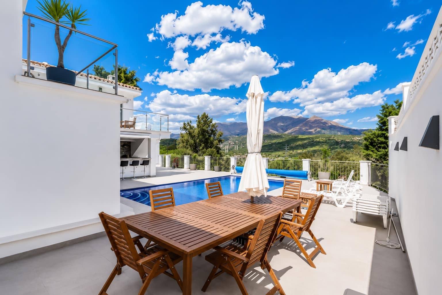 4 quarto Moradia para venda em Estepona com piscina garagem - 1 150 000 € (Ref: 9987070)