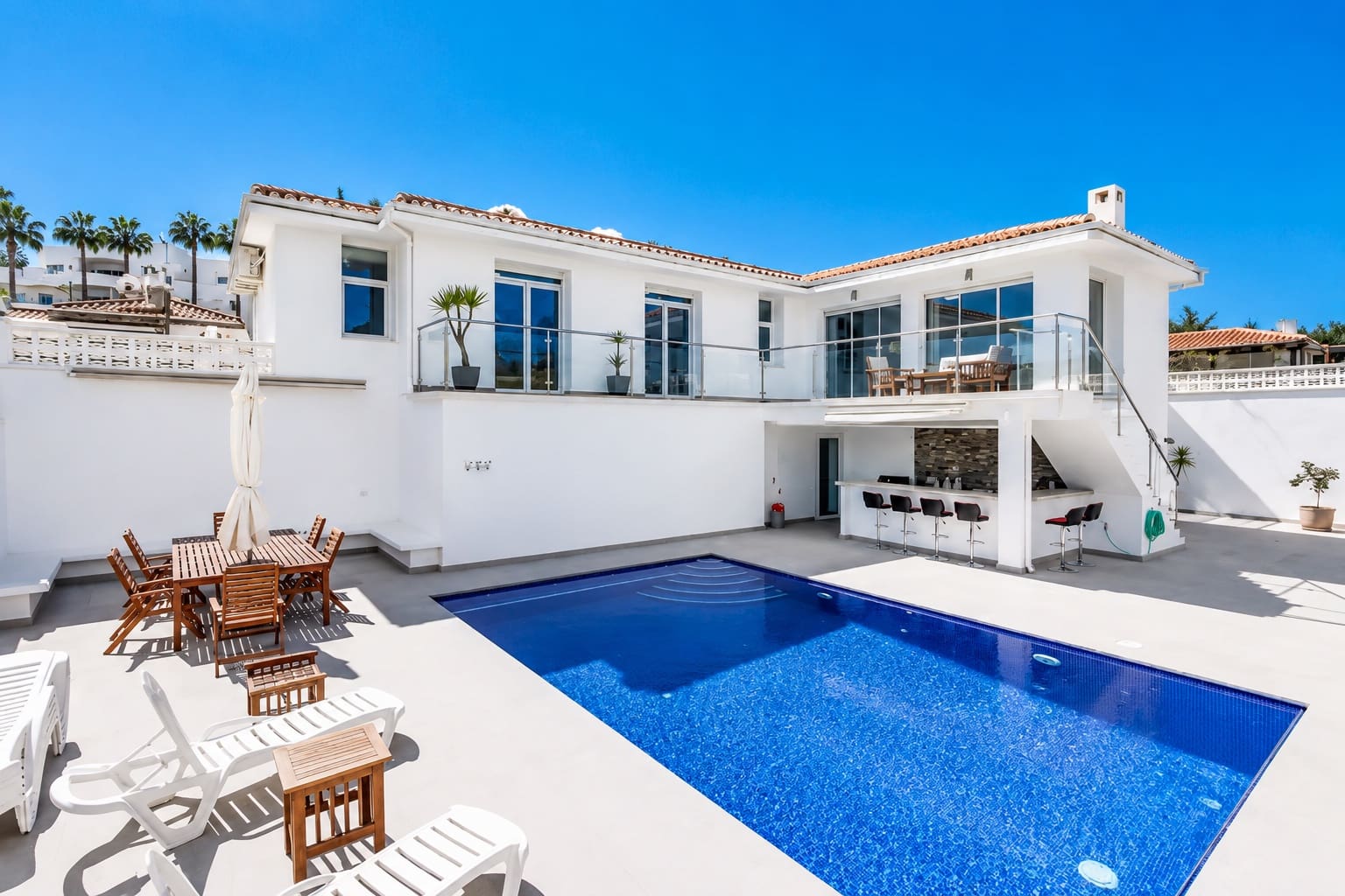 4 quarto Moradia para venda em Estepona com piscina garagem - 1 150 000 € (Ref: 9987070)