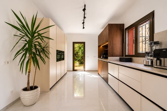 7 soveværelse Villa til salg i Buenas Noches, Estepona med swimmingpool garage - € 1.760.000 (Ref: 9987116)