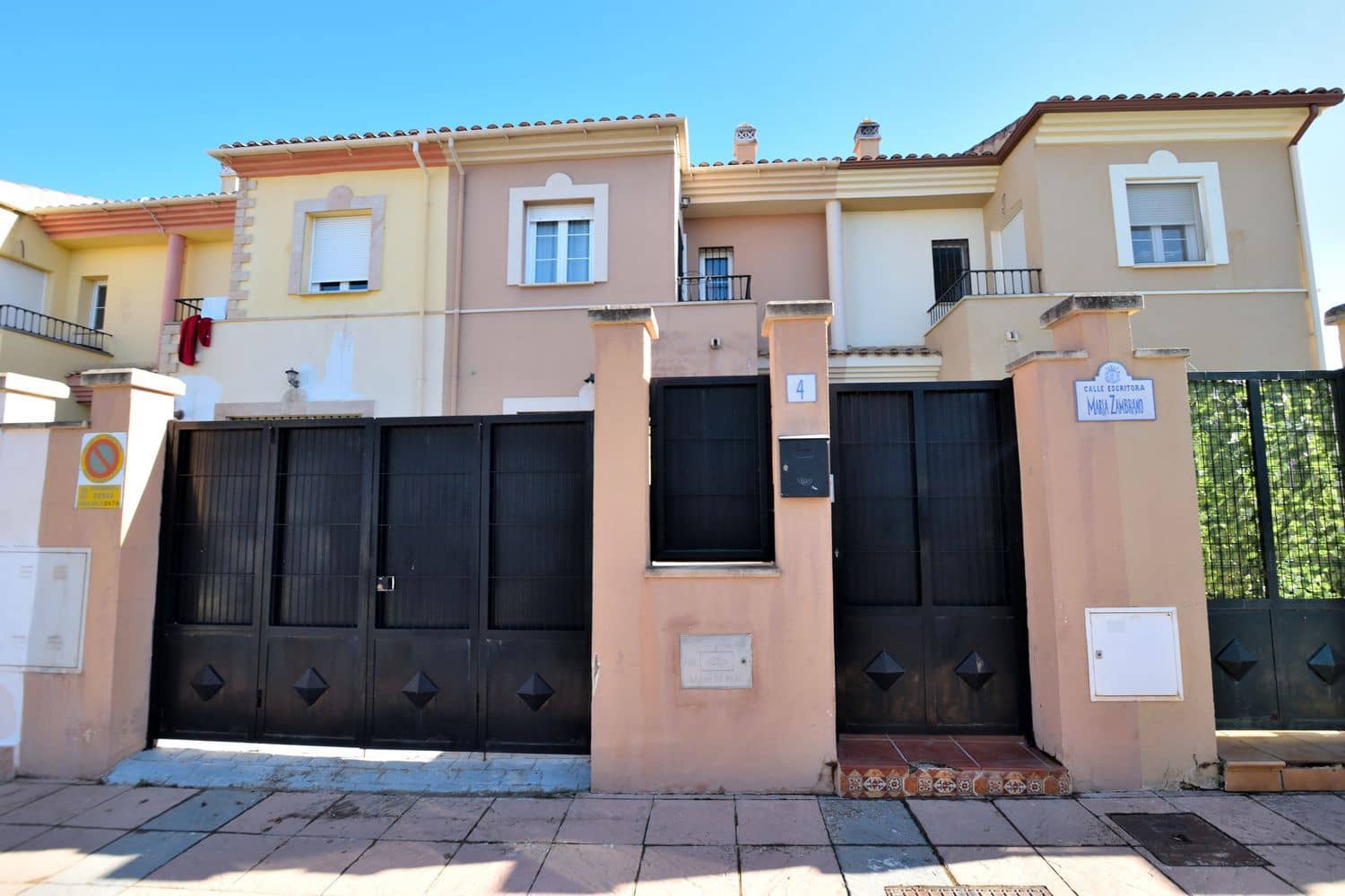 3 bedroom Townhouse for sale in Ronda with garage - € 240,000 (Ref: 10131122)