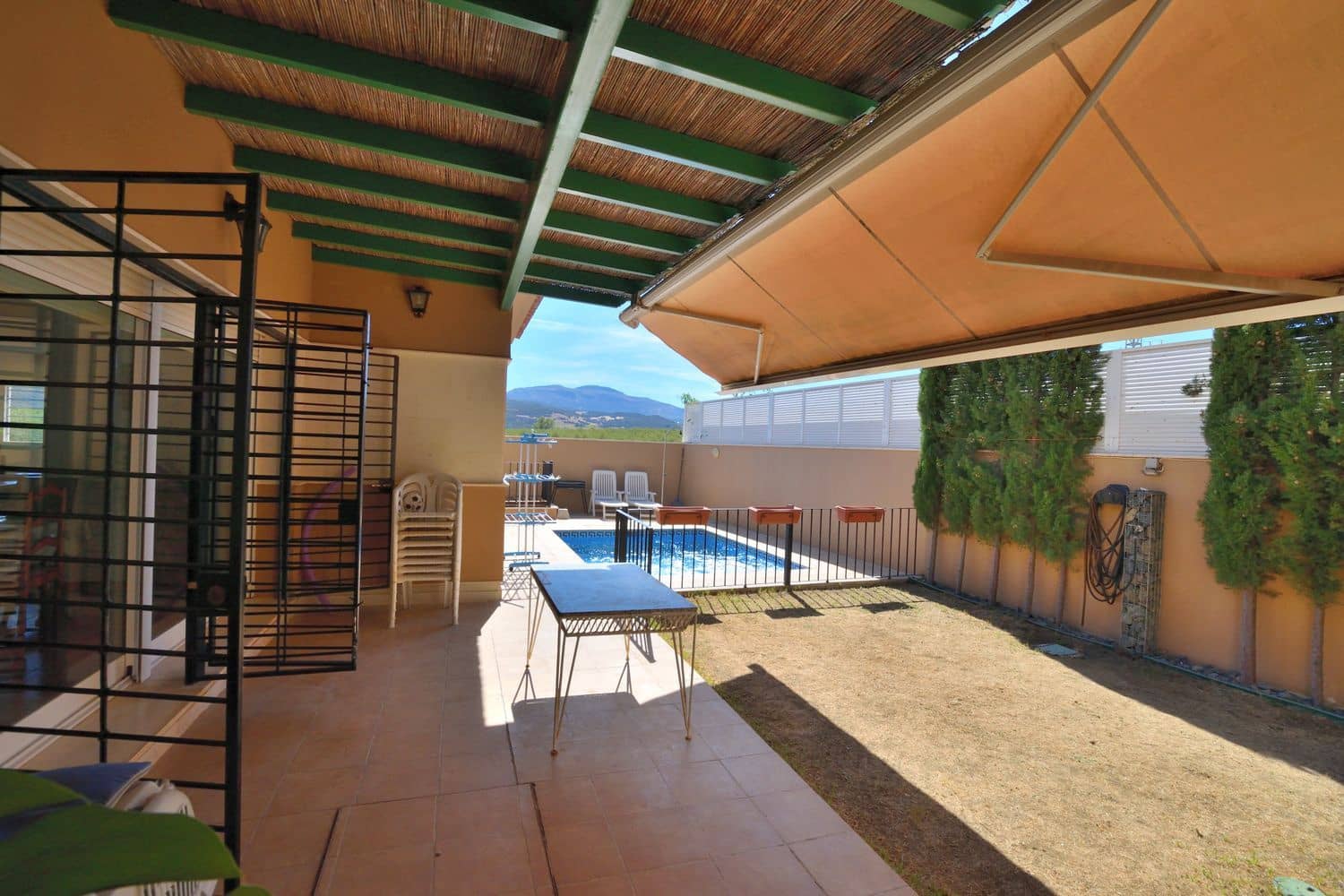 6 bedroom Villa for sale in Ronda with pool garage - € 550,000 (Ref: 10135538)