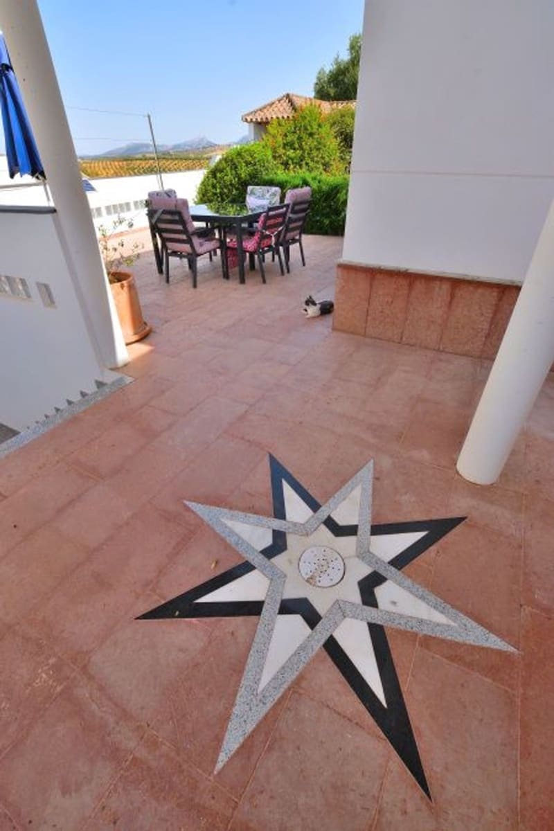 5 bedroom Villa for sale in Ronda with pool garage - € 799,000 (Ref: 5452997)