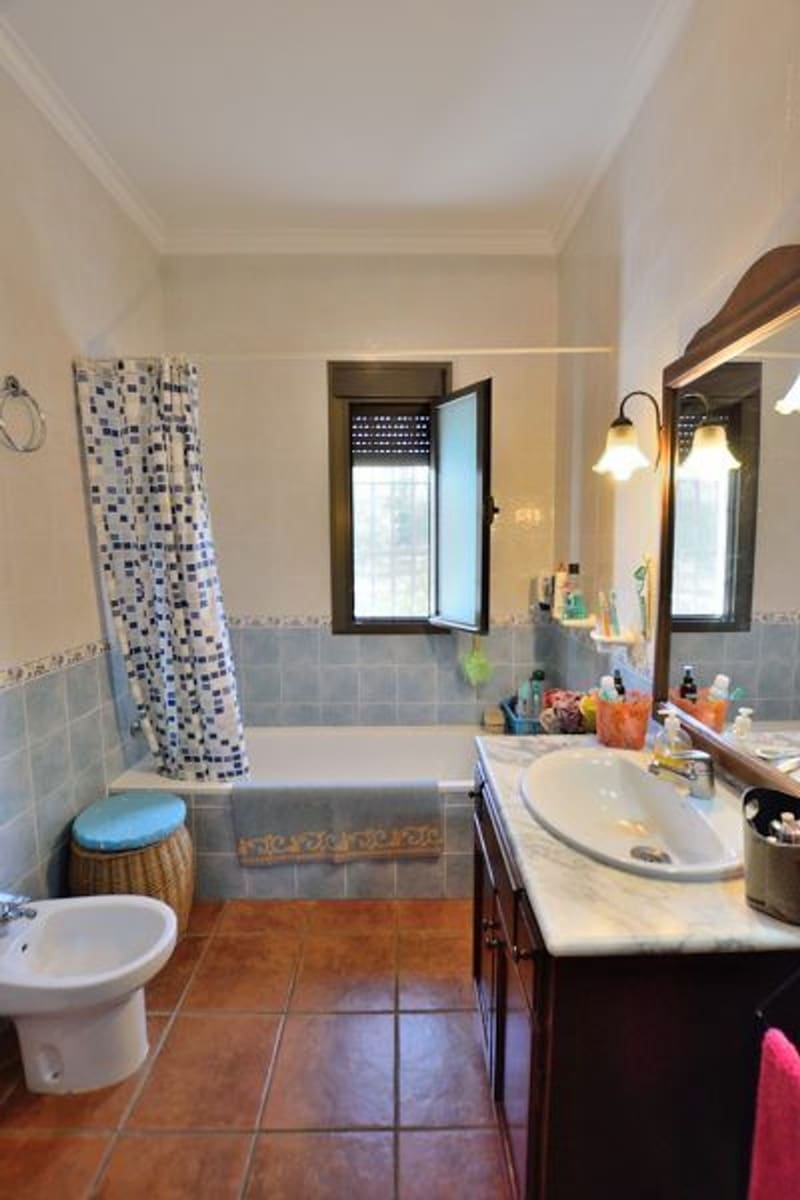 6 soveværelse Finca/Landehus til salg i Arriate med swimmingpool garage - € 550.000 (Ref: 5452999)