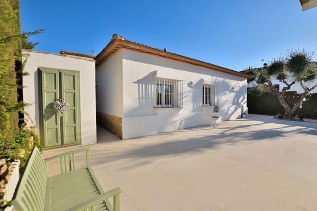 3 soveværelse Villa til salg i Arriate med swimmingpool garage - € 398.000 (Ref: 8100407)