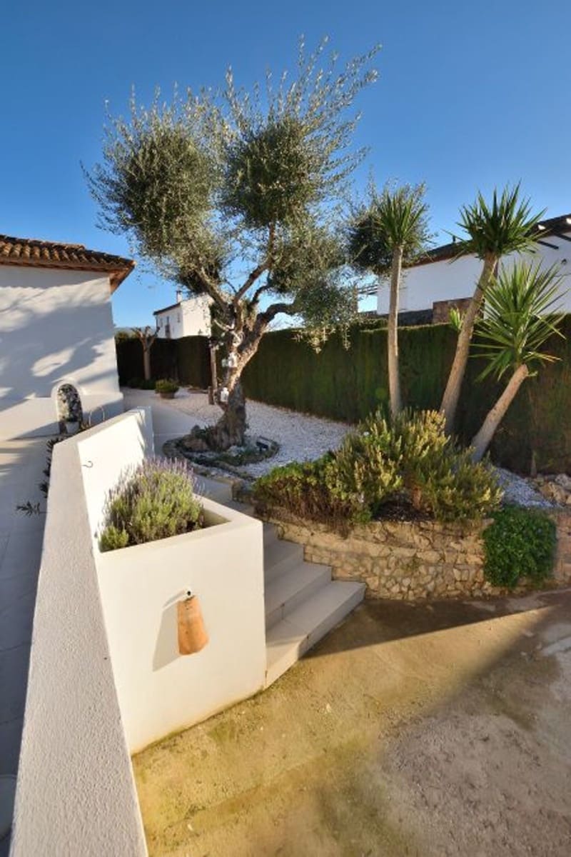 3 soverom Villa til salgs i Arriate med svømmebasseng garasje - € 398 000 (Ref: 8100407)