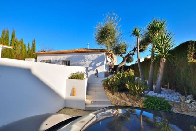 3 soveværelse Villa til salg i Arriate med swimmingpool garage - € 398.000 (Ref: 8100407)