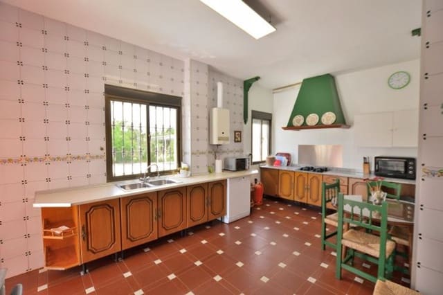 6 soveværelse Finca/Landehus til salg i Ronda med swimmingpool garage - € 549.000 (Ref: 8384735)