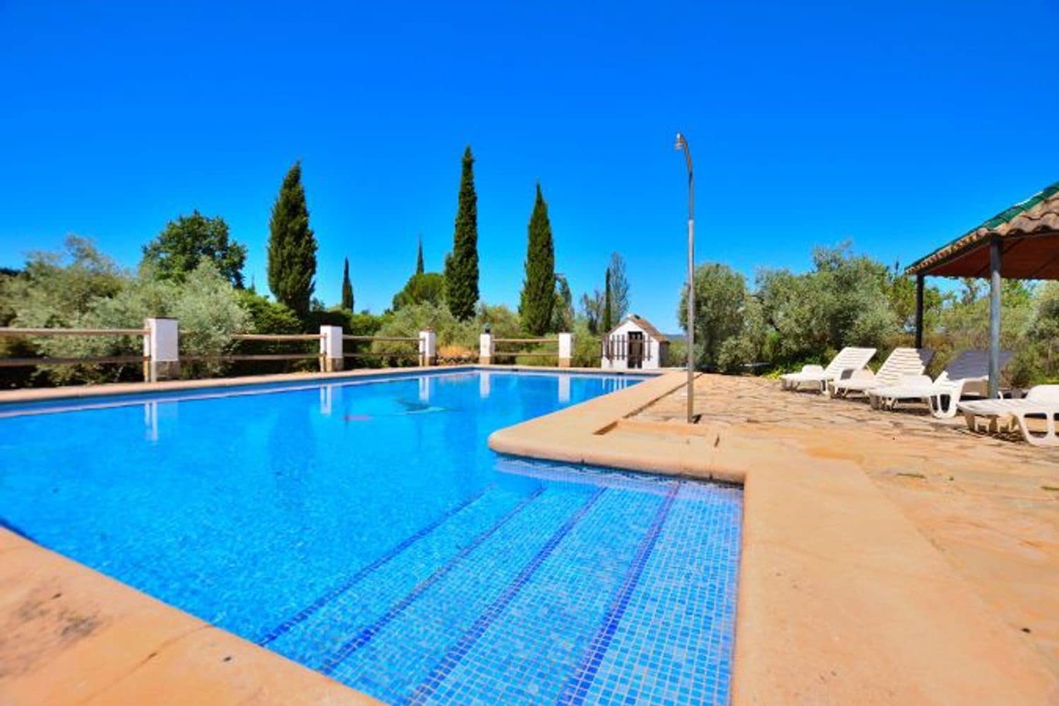 3 soveværelse Finca/Landehus til salg i Arriate med swimmingpool garage - € 480.000 (Ref: 8409055)