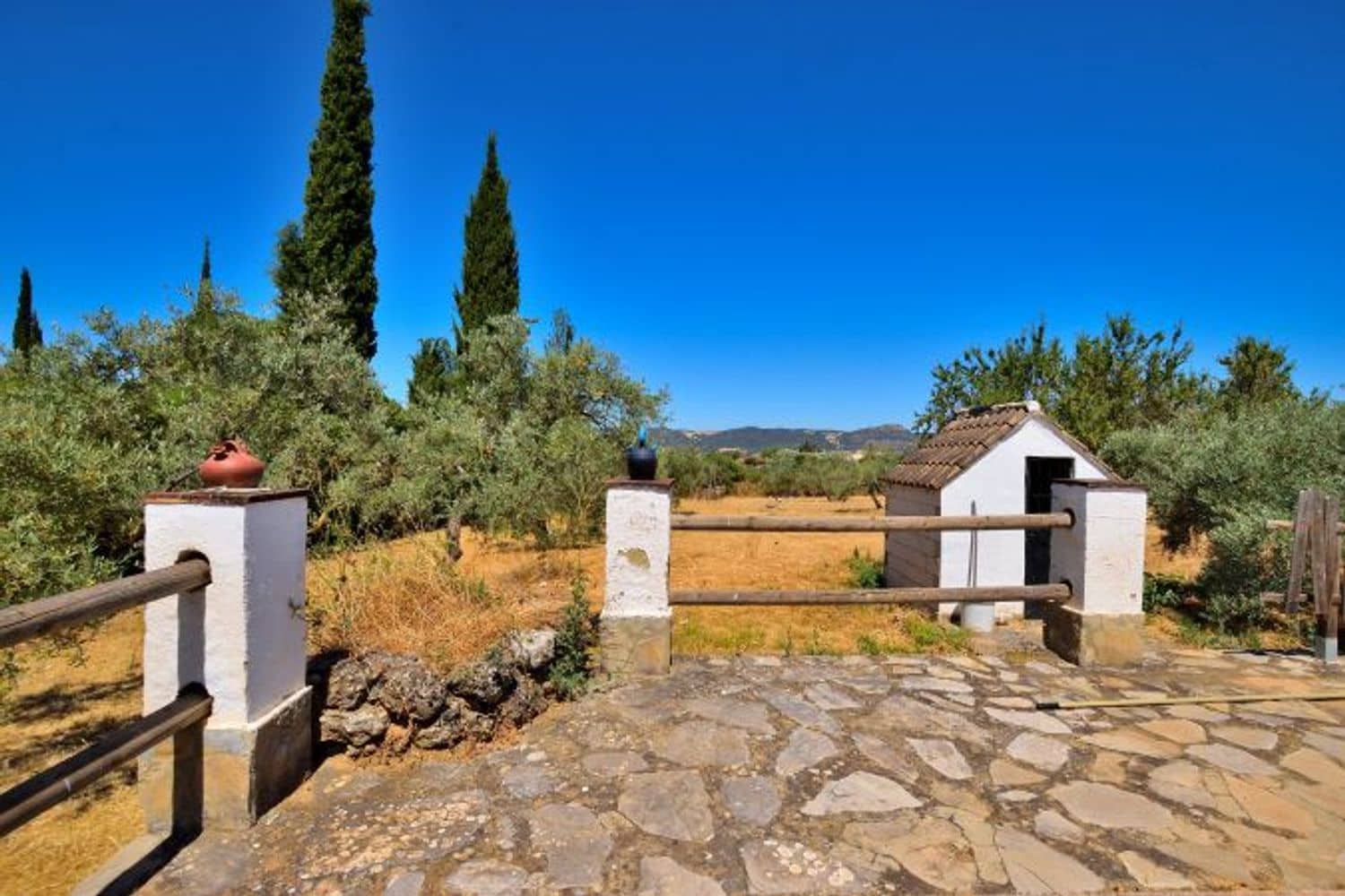 3 soveværelse Finca/Landehus til salg i Arriate med swimmingpool garage - € 480.000 (Ref: 8409055)