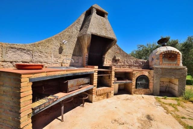 3 soveværelse Finca/Landehus til salg i Arriate med swimmingpool garage - € 480.000 (Ref: 8409055)