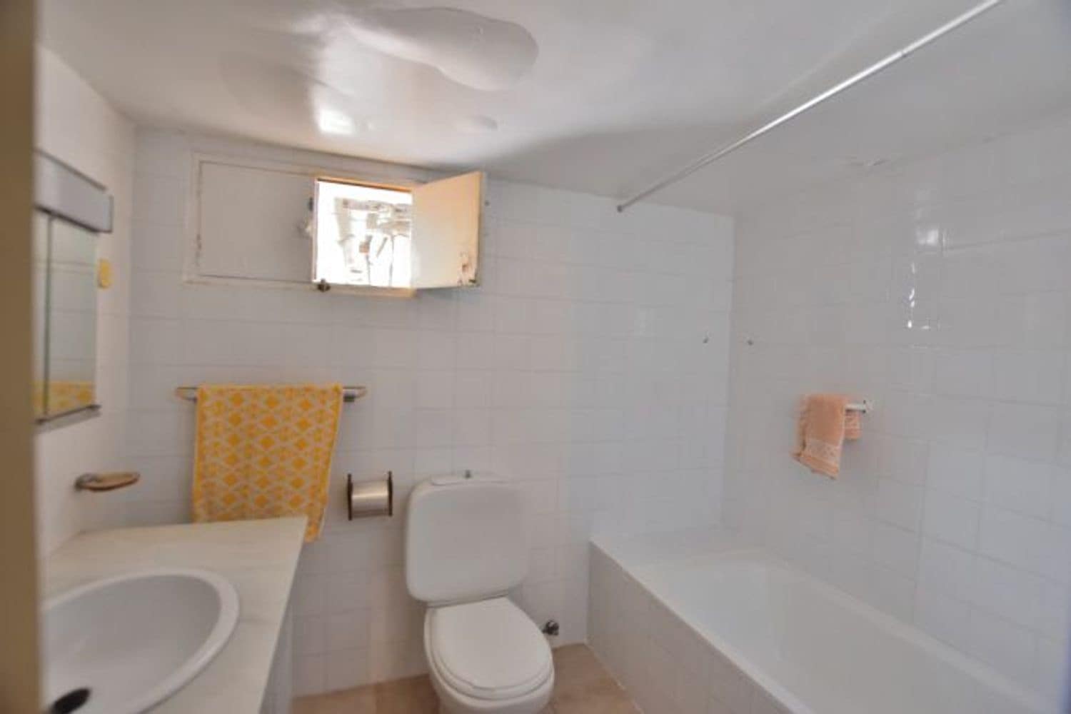 4 soveværelse Byhus til salg i Cuevas del Becerro med garage - € 54.000 (Ref: 8499734)