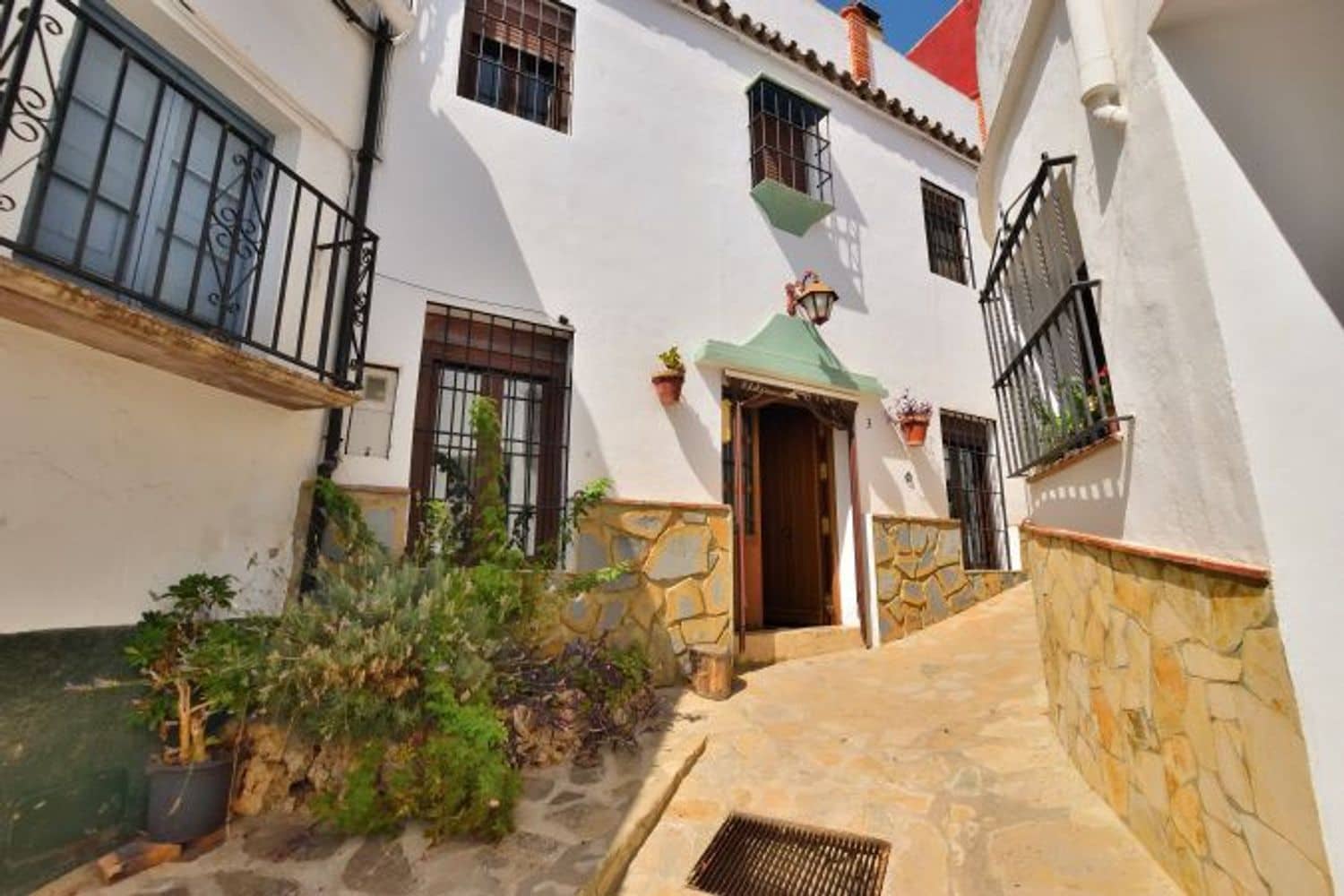 5 bedroom Townhouse for sale in Benaojan with garage - € 275,000 (Ref: 8531496)