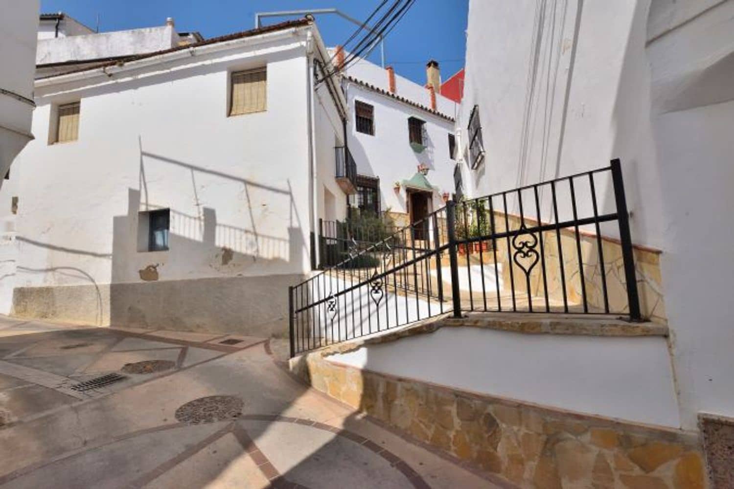 5 bedroom Townhouse for sale in Benaojan with garage - € 275,000 (Ref: 8531496)
