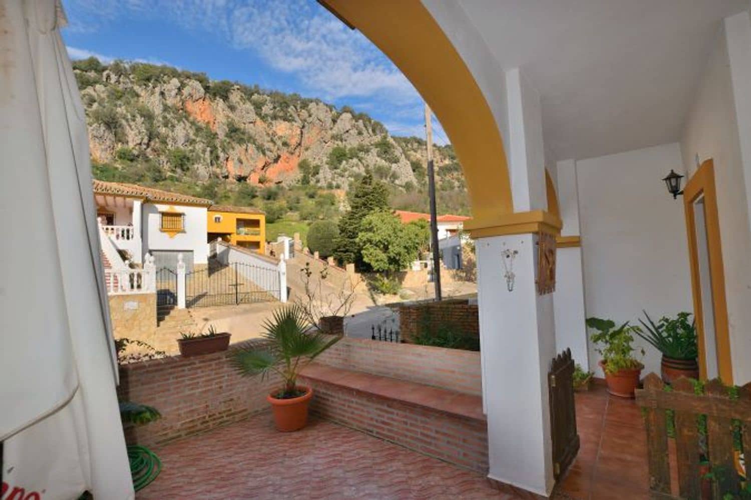 3 soveværelse Byhus til salg i Benaojan med swimmingpool garage - € 189.500 (Ref: 8703495)