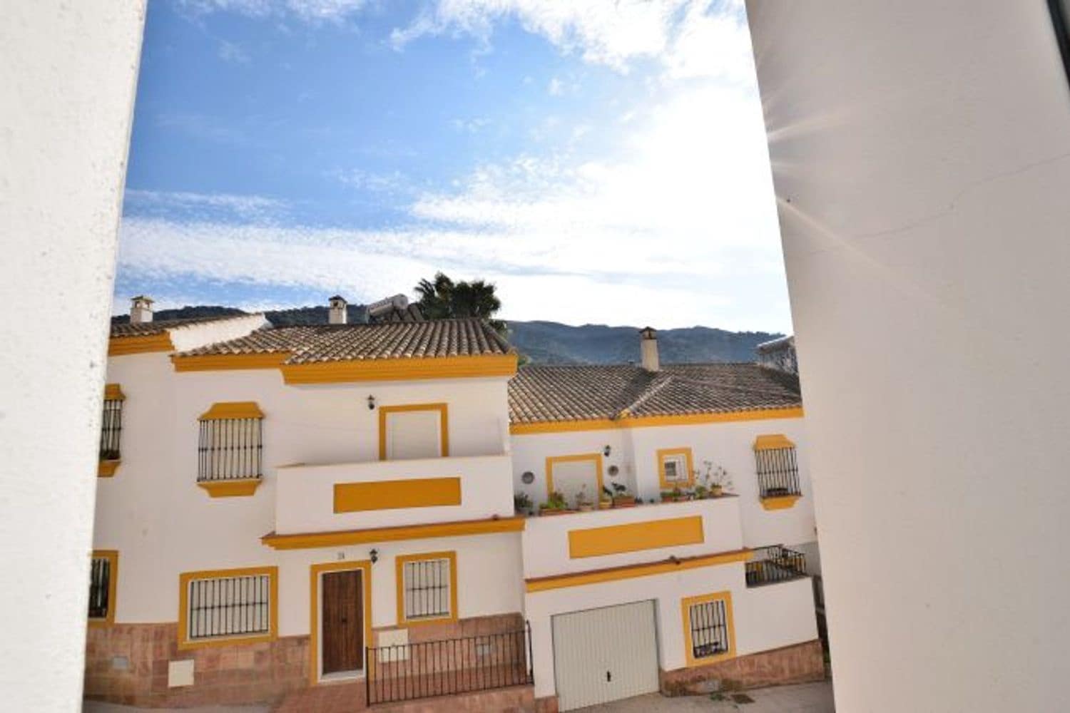 3 soveværelse Byhus til salg i Benaojan med swimmingpool garage - € 189.500 (Ref: 8703495)