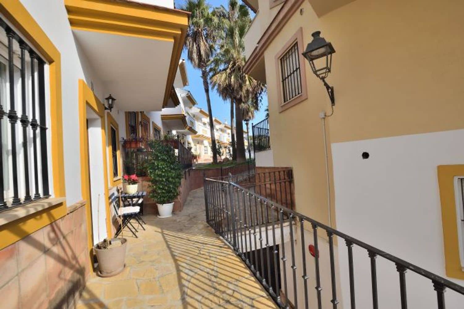 3 soveværelse Byhus til salg i Benaojan med swimmingpool garage - € 189.500 (Ref: 8703495)