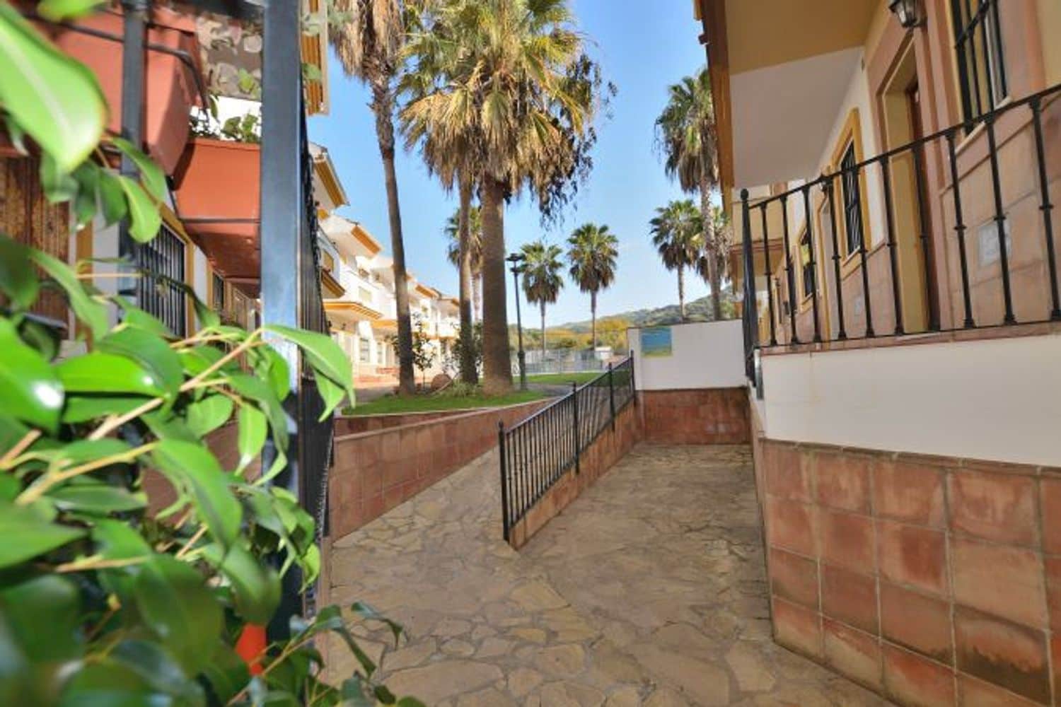 3 soveværelse Byhus til salg i Benaojan med swimmingpool garage - € 189.500 (Ref: 8703495)