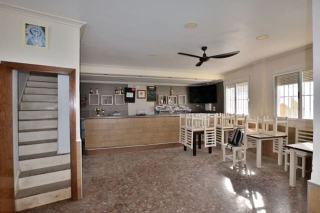 Local Comercial en Olvera en venta - 120.000 € (Ref: 8910801)