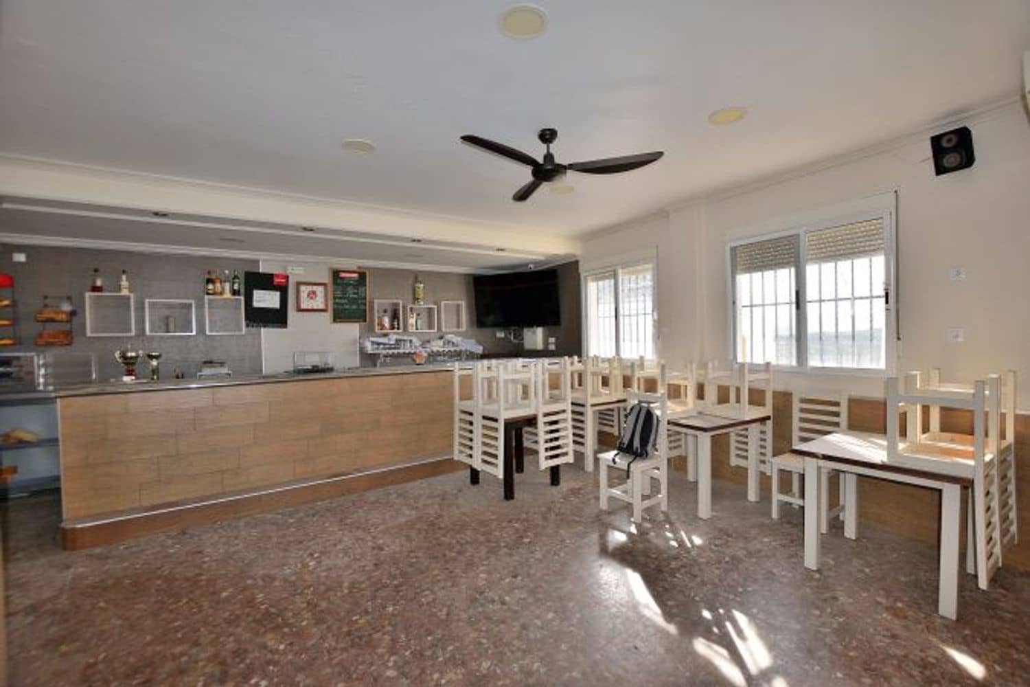 Erhverv til salg i Olvera - € 120.000 (Ref: 8910801)