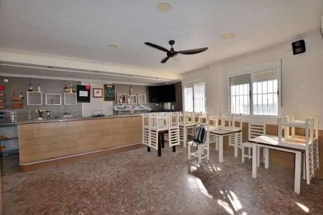 Local Comercial en Olvera en venta - 120.000 € (Ref: 8910801)