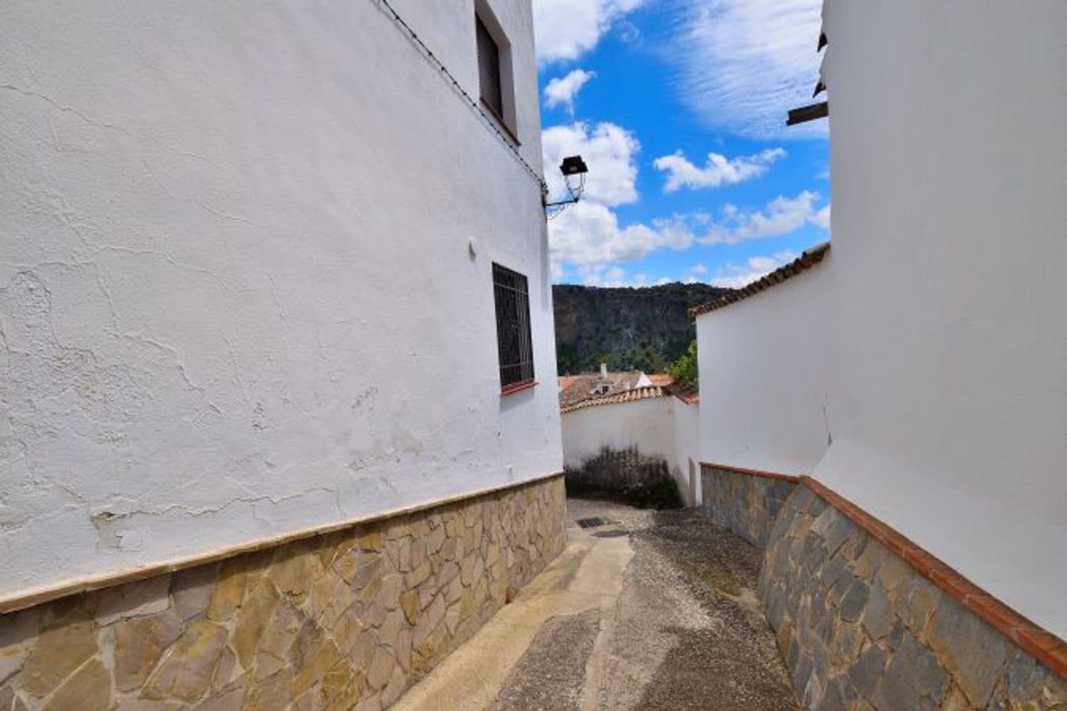 5 soverom Hus til salgs i Montejaque med garasje - € 159 000 (Ref: 8982013)