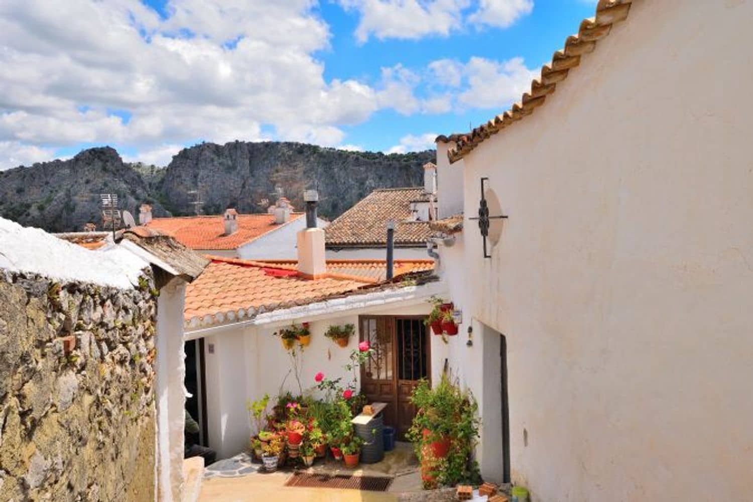 5 soverom Hus til salgs i Montejaque med garasje - € 159 000 (Ref: 8982013)