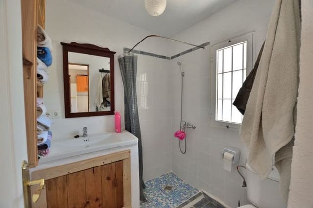 3 makuuhuone Omakotitalo myytävänä paikassa Arriate mukana uima-altaan 
autotalli - 149 500 € (Ref: 8993550)