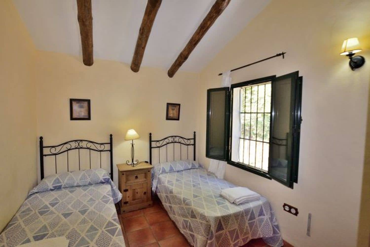 5 soveværelse Finca/Landehus til salg i Zahara de la Sierra med swimmingpool garage - € 470.000 (Ref: 9016743)