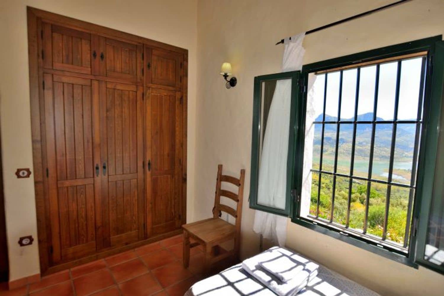 5 soveværelse Finca/Landehus til salg i Zahara de la Sierra med swimmingpool garage - € 470.000 (Ref: 9016743)