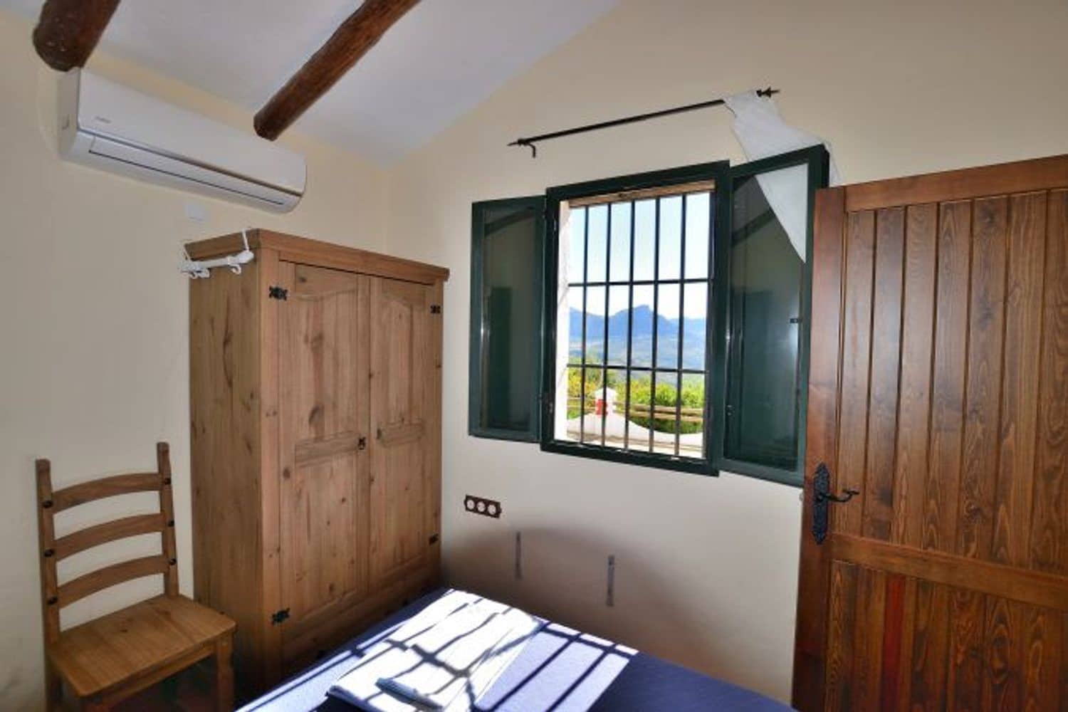 5 soveværelse Finca/Landehus til salg i Zahara de la Sierra med swimmingpool garage - € 470.000 (Ref: 9016743)